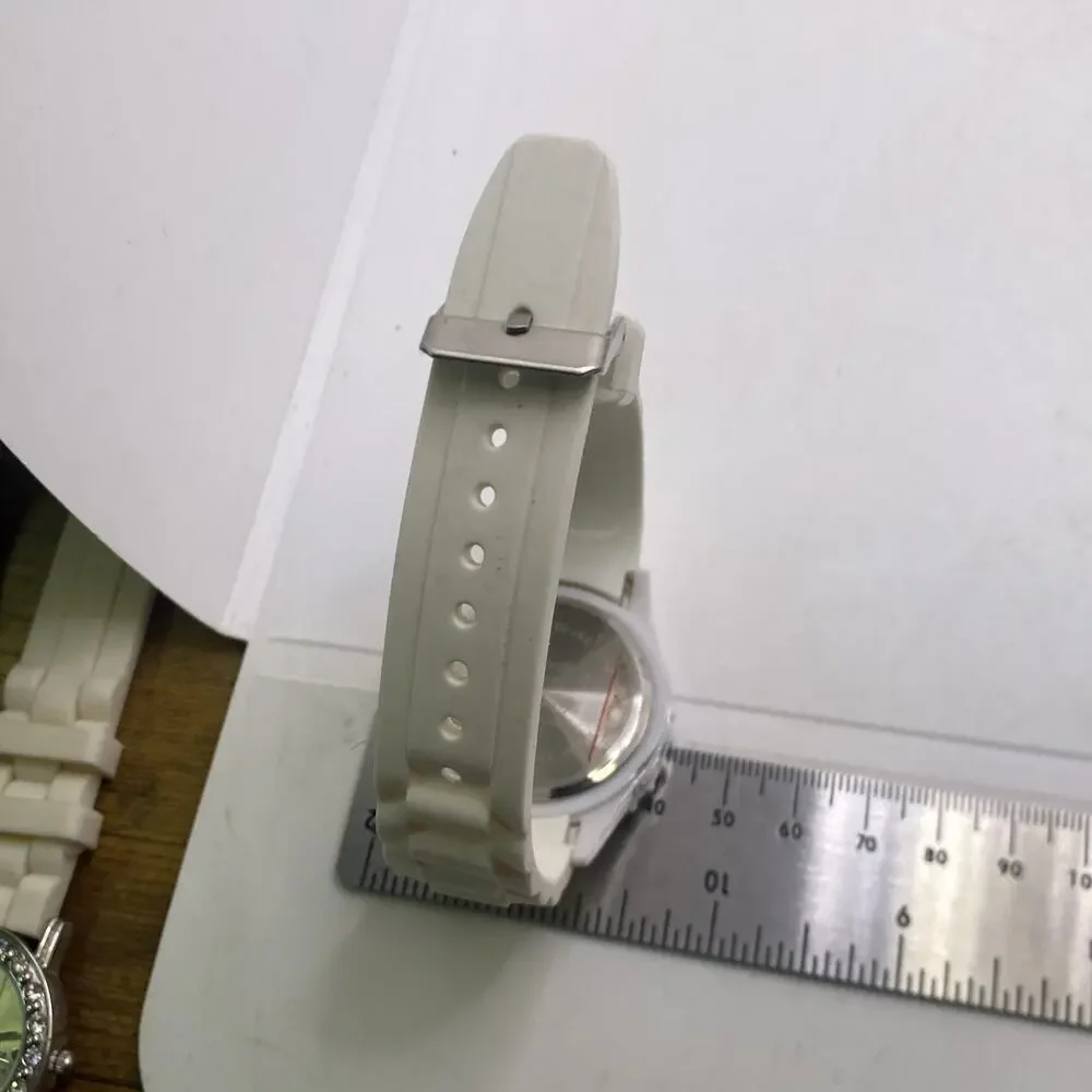 Womens White Rubber Fashion Quartz Watch New Battery
